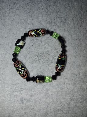 Black and Green Floral Bead Bracelet - Handmade Jewelry
